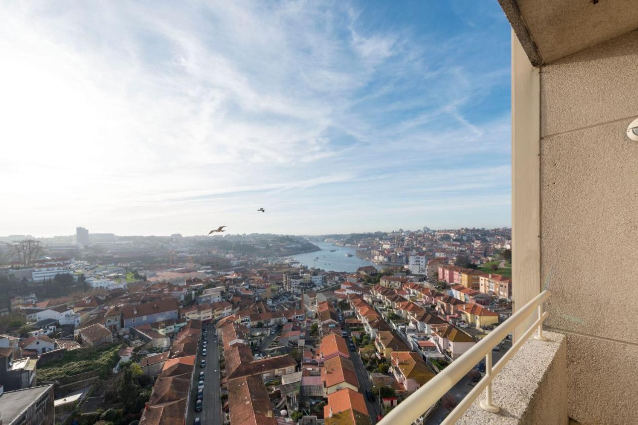 Lovelystay - 1Br Flat With Stunning Views Over Porto Vila Nova de Gaia Eksteriør billede