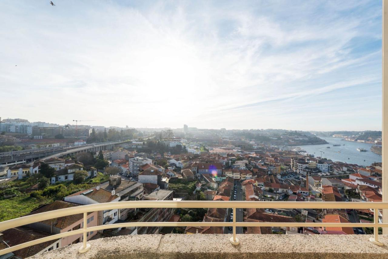 Lovelystay - 1Br Flat With Stunning Views Over Porto Vila Nova de Gaia Eksteriør billede
